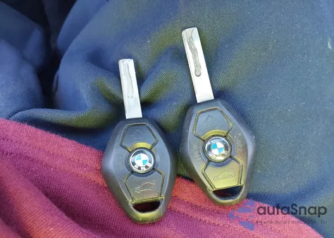 2004 BMW 325Xi z USA, uszkodzony, nr VIN WBAEU33414PF62660